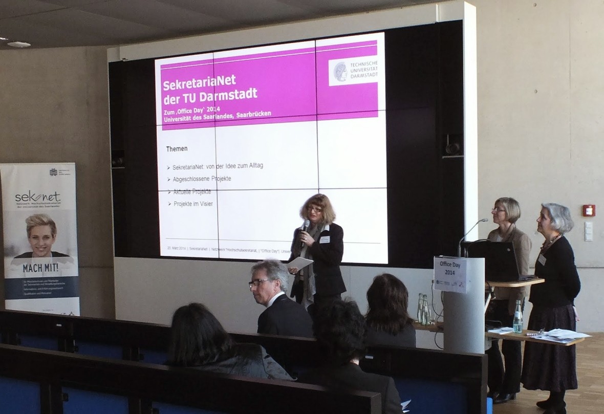 Gabriele Jenny-Deusser stellt das SekretariaNet vor. Foto: Universität des Saarlandes