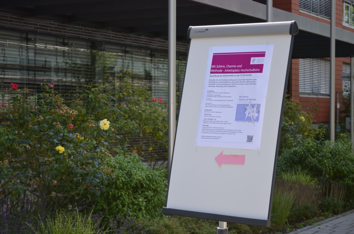 Eröffnungsfeier der Wanderausstellung "Mit Schirm, Charme und Methode"
Foto: Sabine Bugow