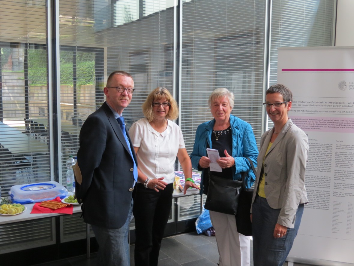 Eröffnungsfeier der Wanderausstellung "Mit Schirm, Charme und Methode"
Foto: Volker Deußer
