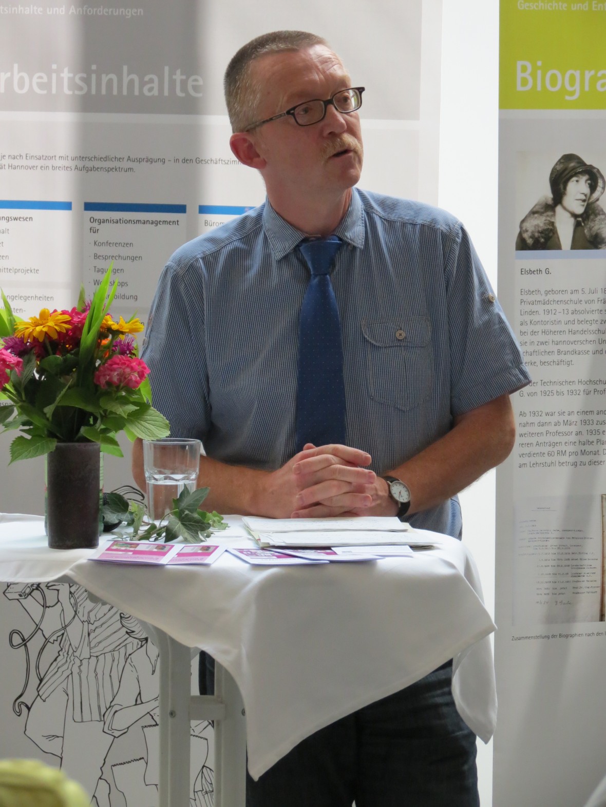 Eröffnungsfeier der Wanderausstellung "Mit Schirm, Charme und Methode"
Foto: Volker Deußer