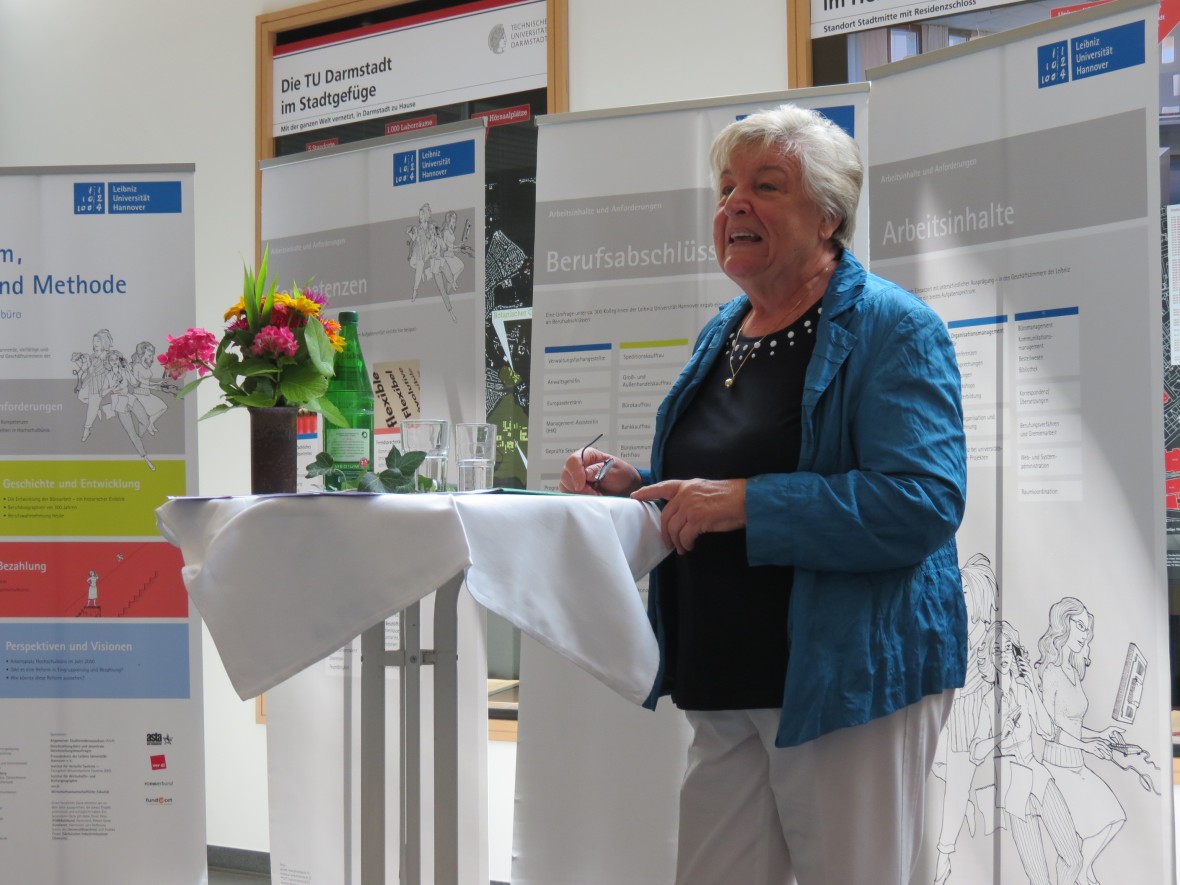 Eröffnungsfeier der Wanderausstellung "Mit Schirm, Charme und Methode"
Foto: Volker Deußer